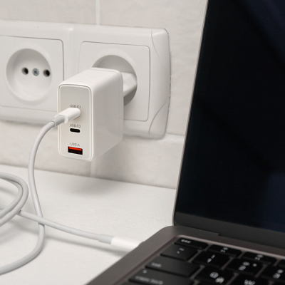 Qoltec Ładowarka sieciowa 100W GaN 5-20V 1.5-5A 2x USB-C PD 1x USB QC 3.0