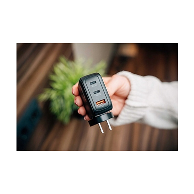 Verbatim, Mini ładowarka GaN z wyświetlaczem TFT 2 x USB-C / 1 x USB-A 65W