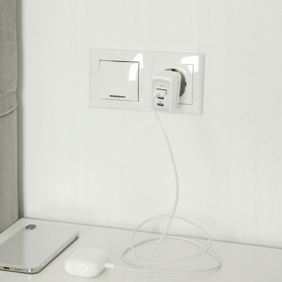 Qoltec Ładowarka sieciowa 65W GaN 5-20V 3-3.35A 2x USB-C PD 1 x USB QC 3.0