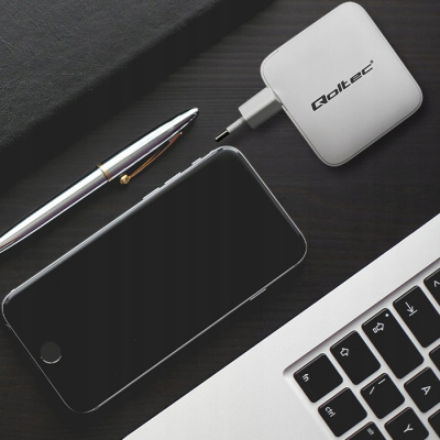Qoltec Ładowarka sieciowa 140W GaN 5-20V 2.5-5A 3x USB-C PD 1x USB QC 3.0