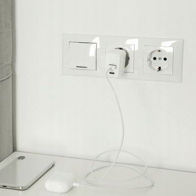 Qoltec Ładowarka sieciowa 45W GaN 5-20V 1.5-3A 1x USB-C PD 1 x USB QC 3.0