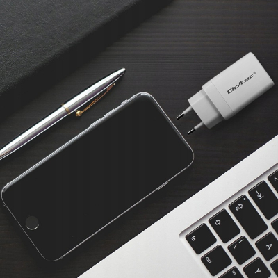 Qoltec Ładowarka sieciowa 65W GaN 5-20V 3-3.35A 2x USB-C PD 1 x USB QC 3.0