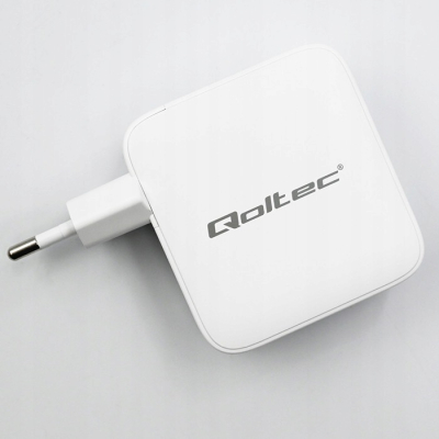 Qoltec Ładowarka sieciowa 140W GaN 5-20V 2.5-5A 3x USB-C PD 1x USB QC 3.0